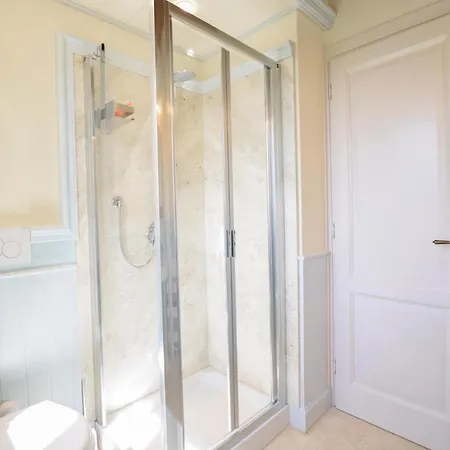 Holiday home Gorgeous In With Kitchen Pietrasanta