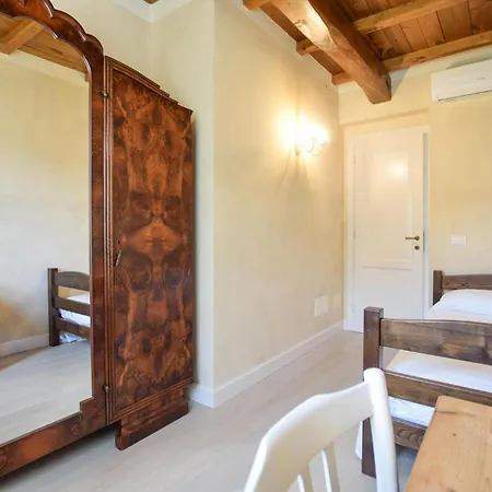 Holiday home Gorgeous In With Kitchen Pietrasanta