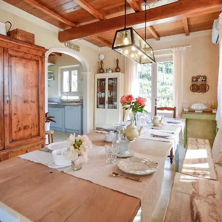 Holiday home Gorgeous In With Kitchen *