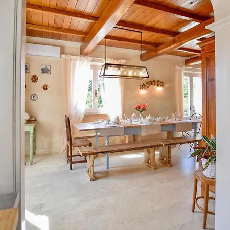 Holiday home Gorgeous In With Kitchen Pietrasanta