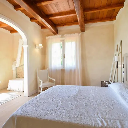 Holiday home Gorgeous In With Kitchen Pietrasanta