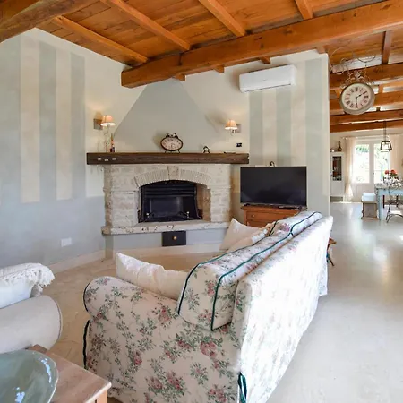 Gorgeous In With Kitchen Holiday home *