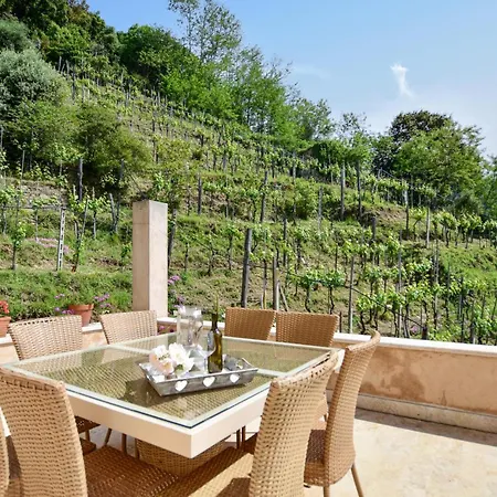 Gorgeous In With Kitchen Holiday home *